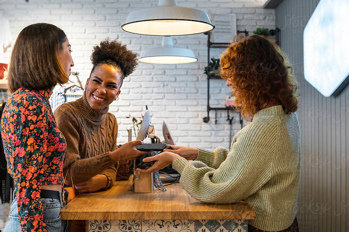 Person using Pocket app